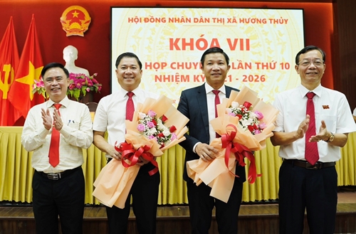 Ông Lê Văn Cường giữ chức Chủ tịch UBND TX Hương Thủy nhiệm kỳ 2021-2026