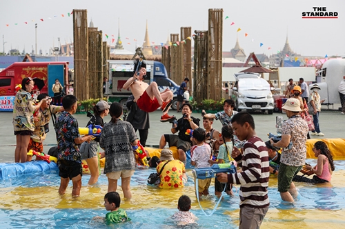Doanh thu cao từ lễ hội Songkran vẫn chưa đủ để đảo ngược nền kinh tế trì trệ