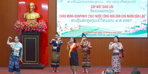 Giao lưu cùng lưu học sinh Lào nhân dịp Tết cổ truyền Bunpimay