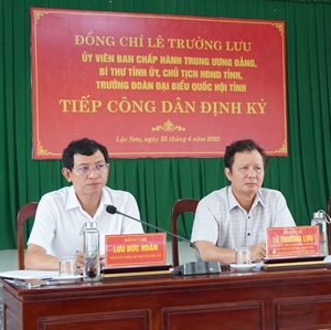 Bí thư Tỉnh ủy Lê Trường Lưu tiếp công dân tại xã Lộc Sơn