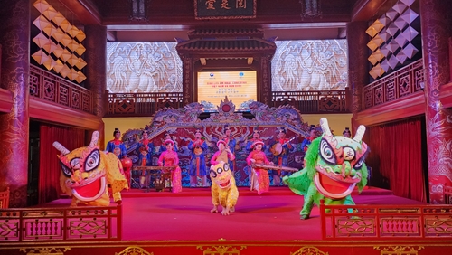 Nhà hát Duyệt Thị Đường, nhà hát kịch lâu đời của Việt Nam thu hút nhiều khách tham quan