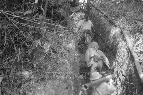 Những đường hào siết chặt con nhím thép ở Điện Biên Phủ