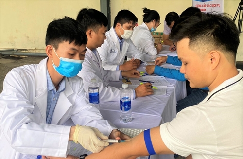 Truyền thông và cung cấp dịch vụ chăm sóc sức khỏe sinh sản cho 150 công nhân Phú Lộc