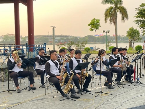 Dàn nhạc kèn Huế tổ chức chương trình âm nhạc kỷ niệm 134 năm sinh nhật Bác Hồ