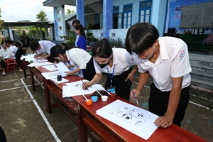 200 học sinh và giáo viên ở Phú Lộc tham gia Ngày sách và Văn hóa đọc