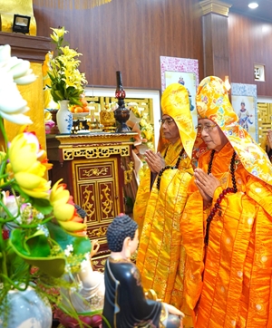 Trang nghiêm Đại lễ Phật đản tại TX Hương Thuỷ