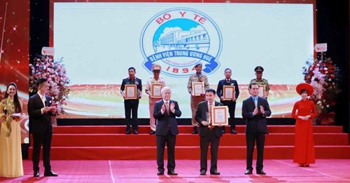 ​Bệnh viện Trung ương Huế được vinh danh tại “Vinh quang Việt Nam 2024”