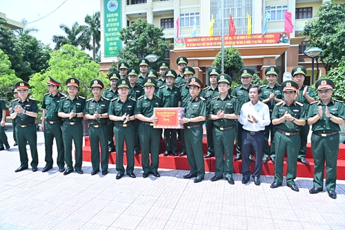 Đại tướng Phan Văn Giang thăm, làm việc tại Bộ đội Biên phòng tỉnh
