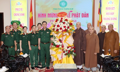 Bộ Chỉ huy Quân sự tỉnh thăm, chúc mừng GHPG Việt Nam tỉnh nhân Đại lễ Phật đản