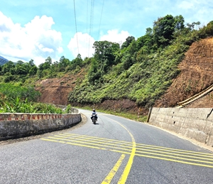 Đề xuất cải tạo nâng cấp 10km Quốc lộ 49F nối với nước Lào