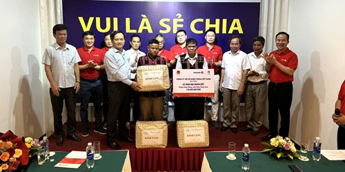 Công ty Xổ số điện toán Việt Nam trao 3 nhà “Đại đoàn kết” cho huyện Nam Đông