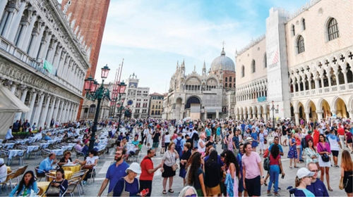 Italy “tiến thoái lưỡng nan” trước làn sóng khách du lịch kỷ lục