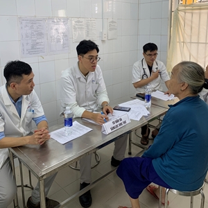 ​Khám, cấp thuốc miễn phí cho 150 người dân Quảng Điền