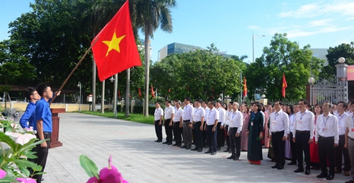 Đồng loạt tổ chức lễ chào cờ đầu tuần Khối Cơ quan Đảng, Mặt trận