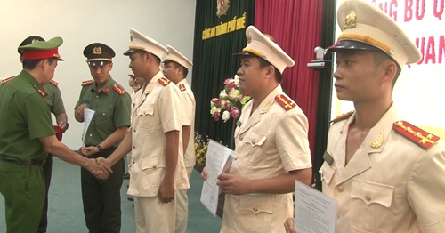 217 sĩ quan được thăng cấp bậc hàm, nâng bậc lương

​