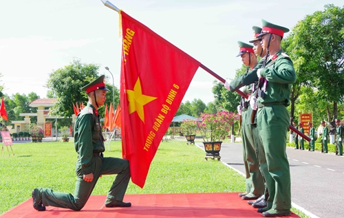 Tổ chức lễ tuyên thệ cho 260 chiến sĩ mới