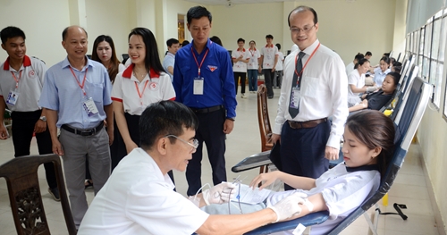 Hiến máu tình nguyện của Trường đại học Y - Dược chiếm 40 nguồn máu tình nguyện cả tỉnh