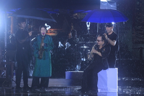 Đêm nhạc Trịnh đầy cảm xúc trong mưa