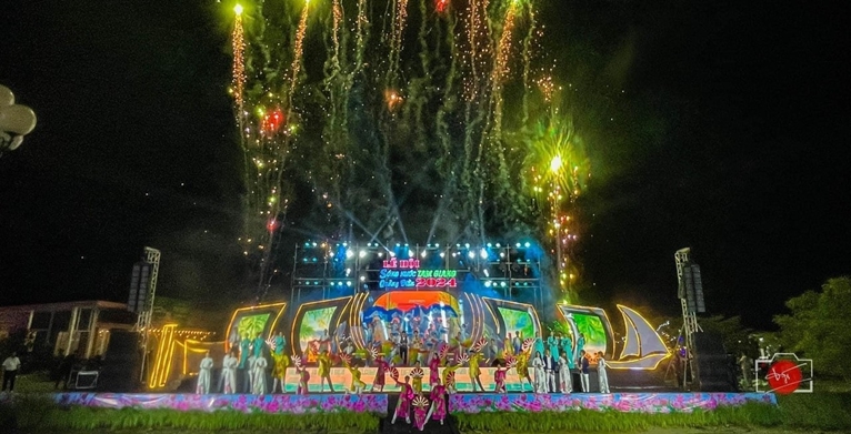 Lễ hội Sóng nước Tam Giang  thu hút hàng chục ngàn lượt khách
