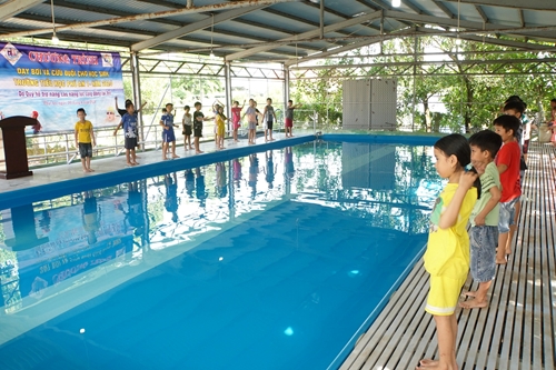 Khai mạc chương trình dạy bơi và cứu đuối cho học sinh tiểu học