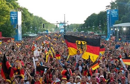EURO 2024 Fan Zone Berlin chính thức mở cửa cho người hâm mộ bóng đá