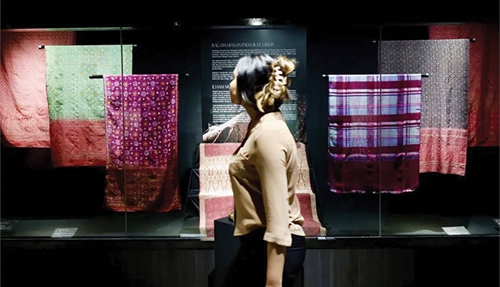 Kể chuyện về dệt limar tại Bảo tàng Nghệ thuật châu Á