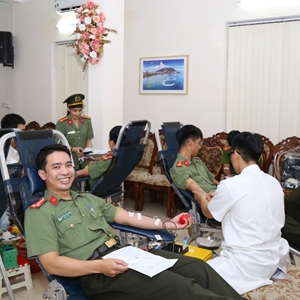 Hơn 200 cán bộ, chiến sĩ công an toàn tỉnh tham gia hiến máu tình nguyện