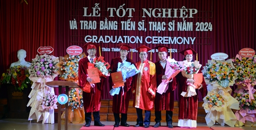 Trường đại học Sư phạm, Đại học Huế tổ chức lễ tốt nghiệp và trao bằng tiến sĩ, thạc sĩ