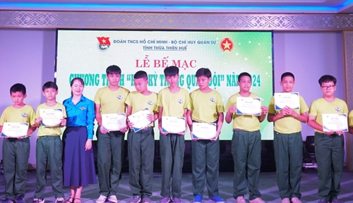 26 thanh thiếu niên hoàn thành chương trình “Học kỳ trong quân đội”