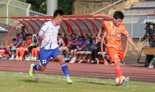 Trợ lý HLV Lê Văn Trương cùng 4 cầu thủ Huế được gọi lên Tuyển U19 Việt Nam