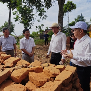 Phó Bí thư Thường trực Tỉnh ủy Phan Ngọc Thọ khảo sát một số di tích ở TP Huế và TX Hương Trà