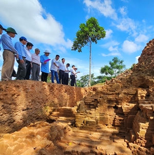 Nhiều phát hiện từ đợt khai quật khảo cổ tháp đôi Liễu Cốc
