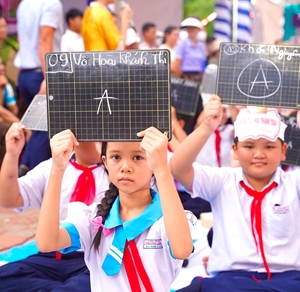 Bác Hồ với thiếu nhi và truyền thống văn hóa gia đình Việt Nam