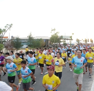 Hơn 1 000 vận động viên tham gia giải chạy vì cộng đồng