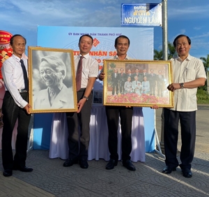 Gia đình cố Giáo sư Nguyễn Lân tặng Huế hơn 200 đầu sách
