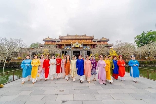 Free entrance tickets for female tourists wearing traditional Ao dai on the occasion of March 8