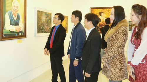 Students touch great fine art topics