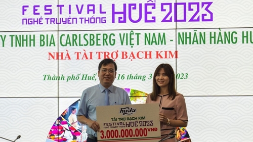 Huda Beer to sponsor 3 billion VND for Hue Traditional Craft Festival 2023