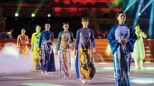 Stimulating the tourism through Hue Traditional Craft Festival