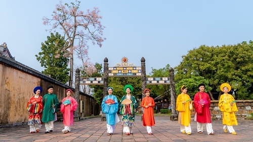 “Checking-in” the Imperial Citadel with ancient costumes