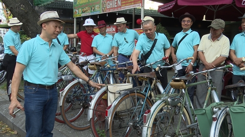 Keeping the passion for antique bicycles