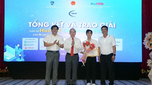 190 prizes awarded to students participating in Hue-ICT Challenge 2023