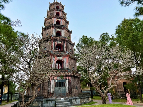 An international tourist website suggests 5 ways to travel from Hoi An Da Nang to Hue