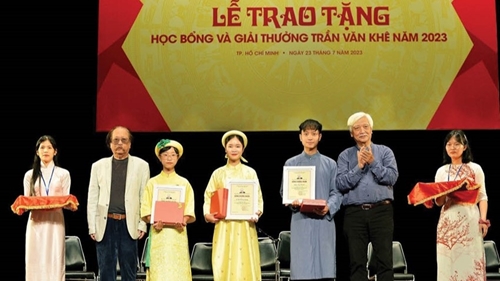 Tran Van Khe scholarship gives strength to music talents in Hue