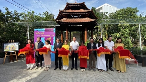 Photo exhibition of the images of Ao dai featured on postage stamps