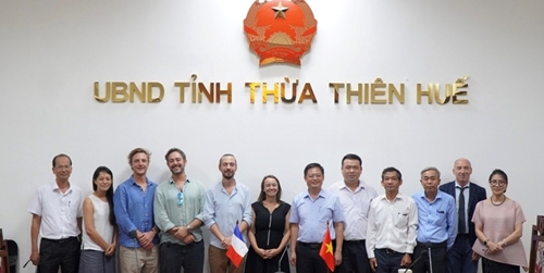 Collaborating with French Embassy in Vietnam in organizing “Hue by Light – The Live Show” program