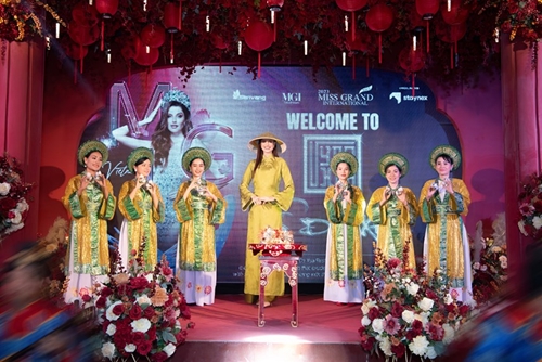 70 contestants of Miss Grand International enjoying Hue royal court music
