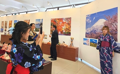 Exhibition on Japan and its people