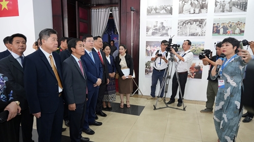 Cherishing the special friendship between Vietnam and Laos