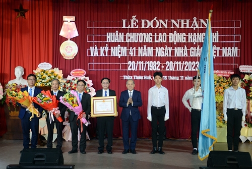 University of Education, Hue University receives the Second - Class Labor Medal